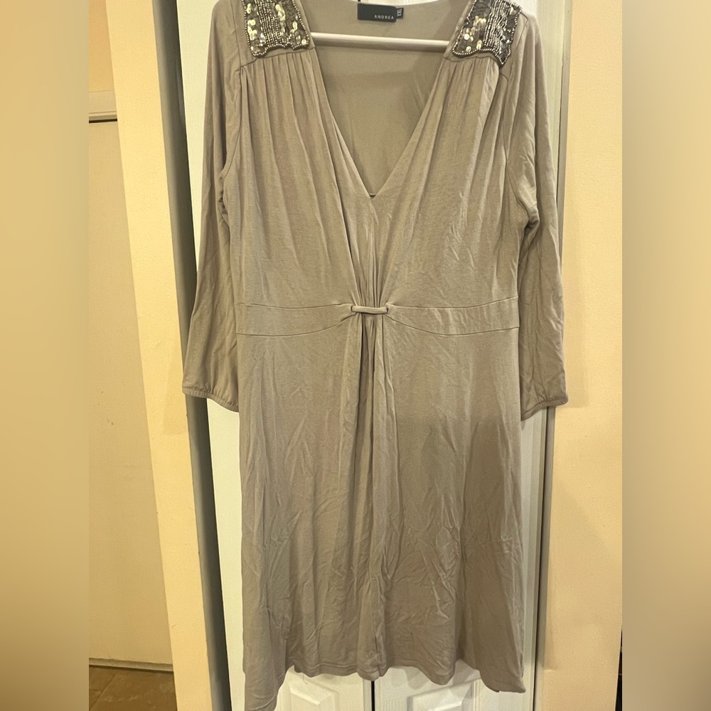 Beautiful and simple dress by Andrea